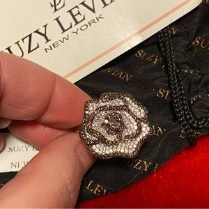Women’s size 9, Suzy Levian Flower ring Nwts